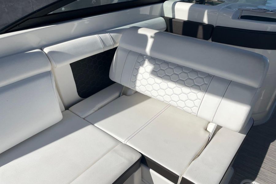 2021 Sea Ray SDX 290 Outboard