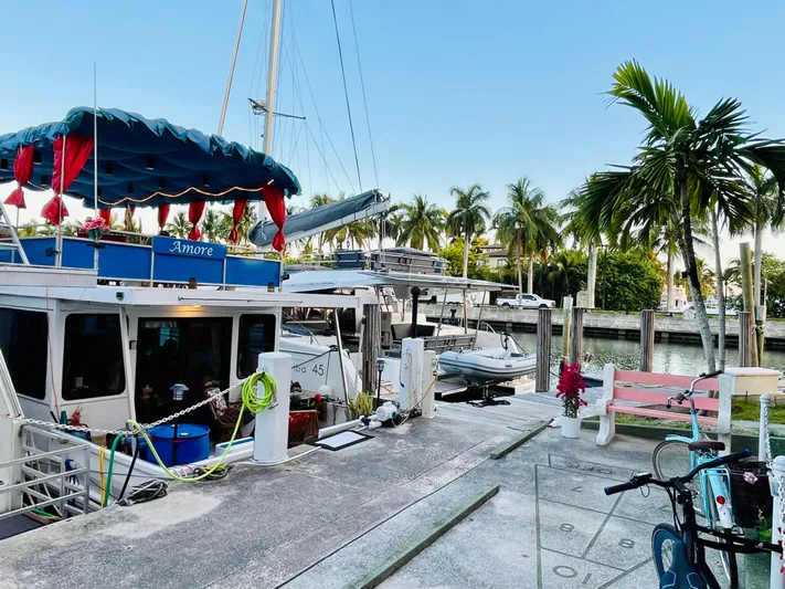 Amore Yacht Photos Pics 