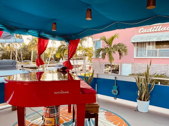 Amore Yacht Photos Pics 