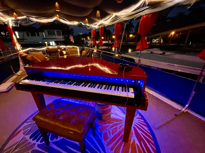 Amore Yacht Photos Pics 