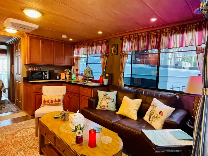 Amore Yacht Photos Pics 