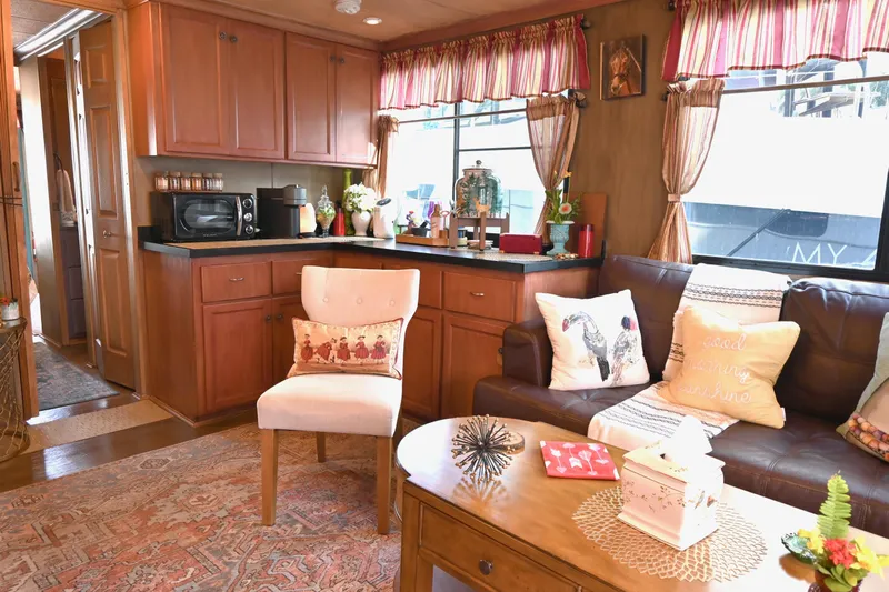 Amore Yacht Photos Pics 