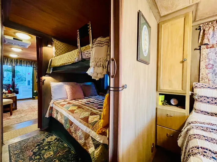 Amore Yacht Photos Pics 