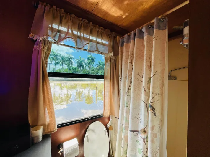 Amore Yacht Photos Pics 