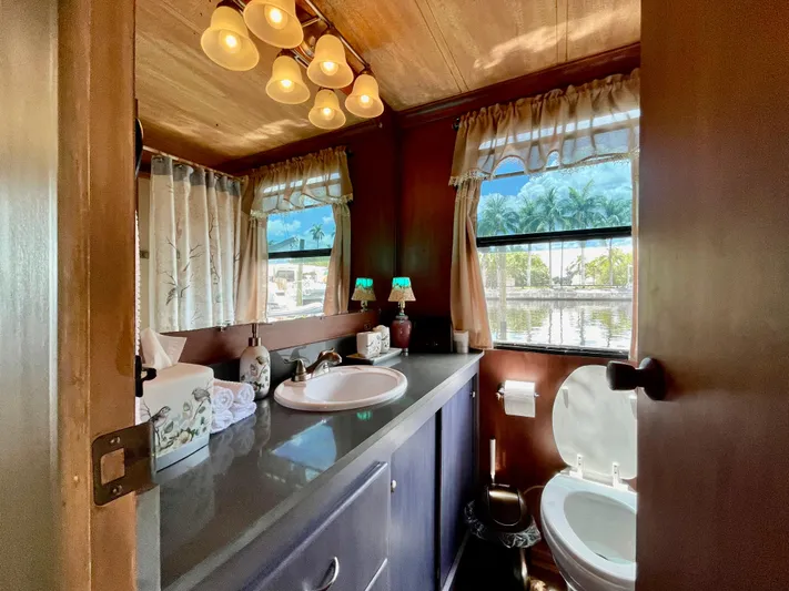 Amore Yacht Photos Pics 