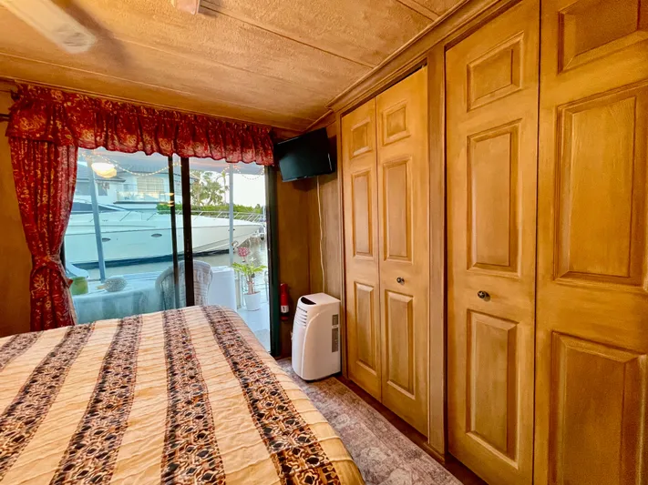 Amore Yacht Photos Pics 