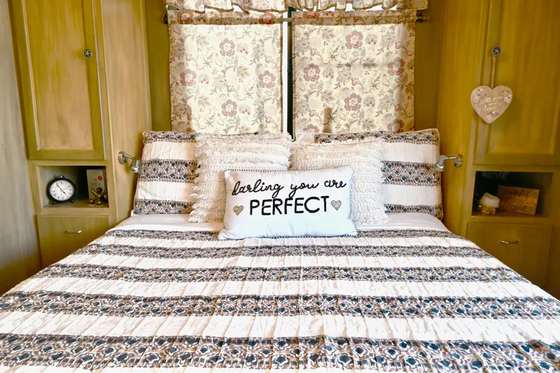 Amore Yacht Photos Pics 