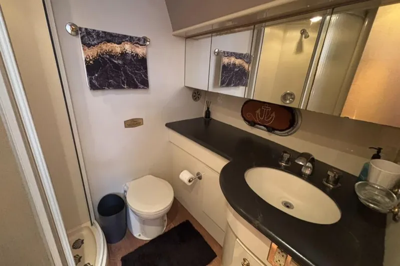 Aqua Alta Yacht Photos Pics Master Suite Head