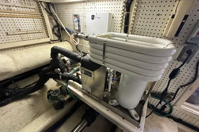 Aqua Alta Yacht Photos Pics 72K BTU Air Conditioner