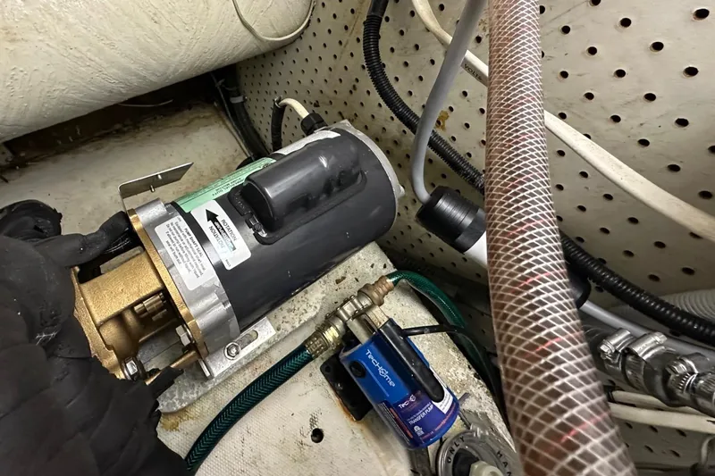 Aqua Alta Yacht Photos Pics Air Conditioner Circulation Pump