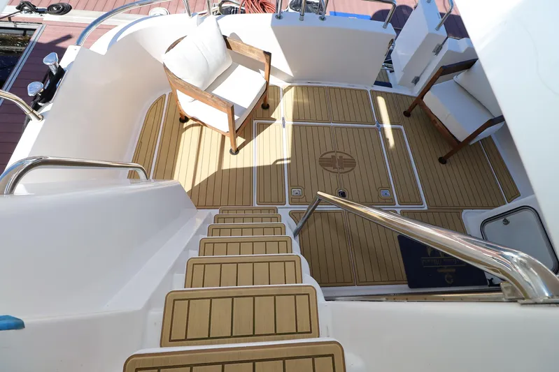 Aqua Alta Yacht Photos Pics Flybridge Steps to Cockpit