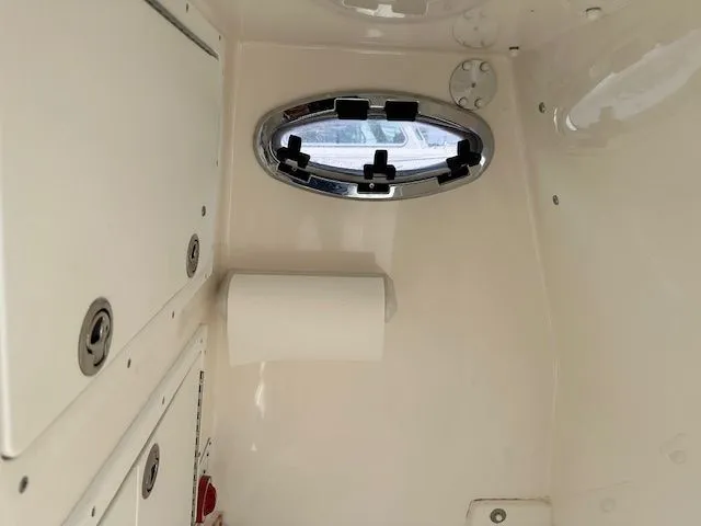  Yacht Photos Pics Interior of a 2005 Regulator 32 boat with window.