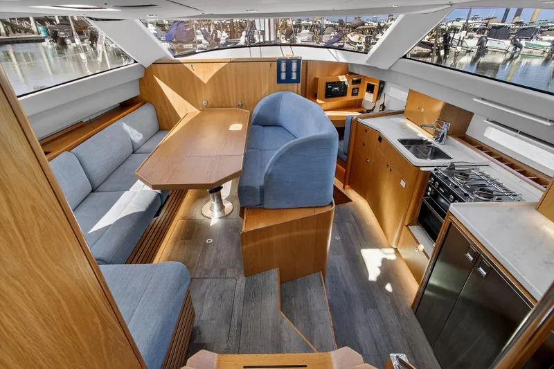 Off The Grid Yacht Photos Pics Southerly 420 interior