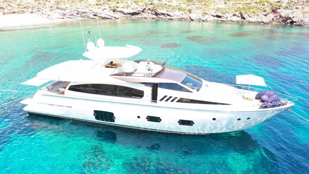 2015 Ferretti Yachts ferretti 800