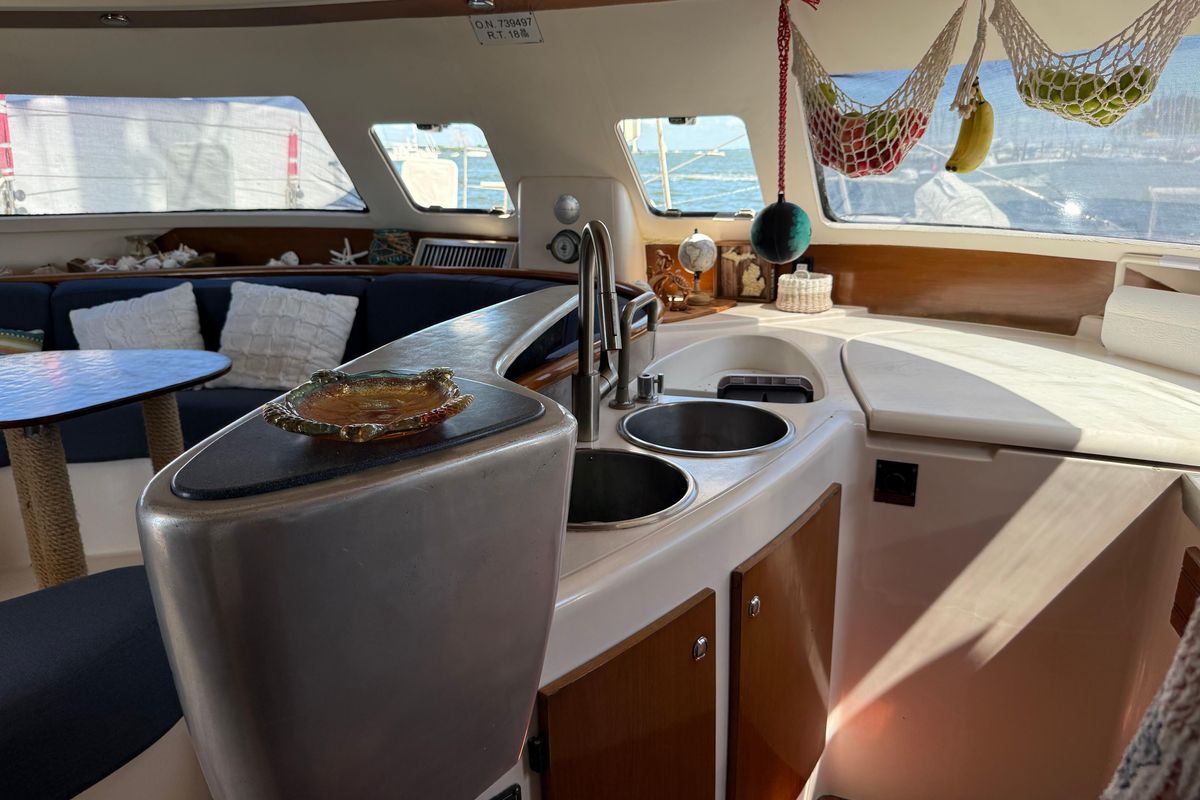 2005 Fountaine Pajot 46 