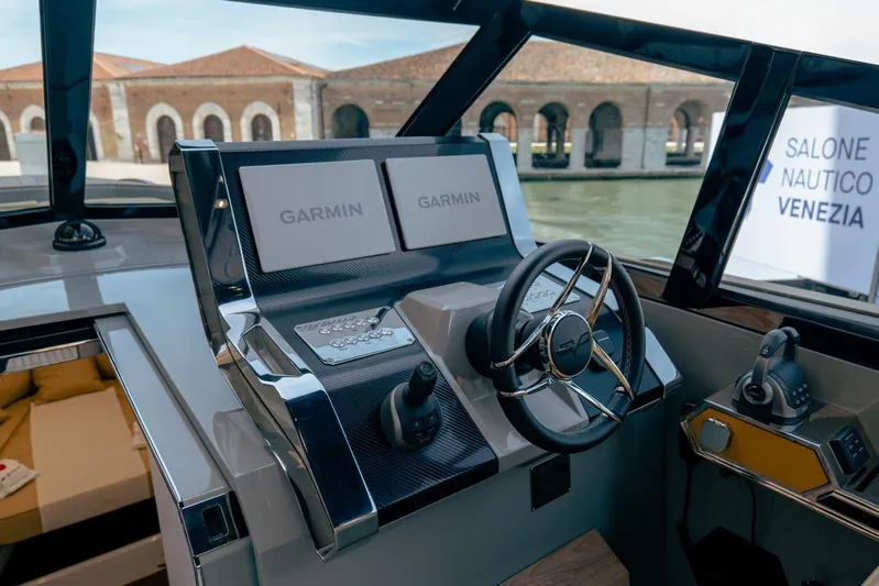 Evo R4 Wa Yacht Photos Pics 2024 Evo Yachts R4 WA helm with Garmin displays at Venice Boat Show.