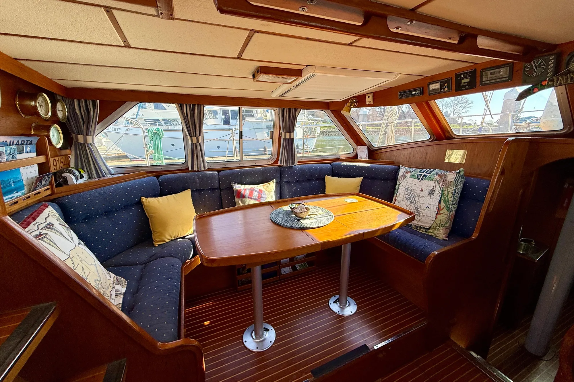 Dinette seats six comfortably