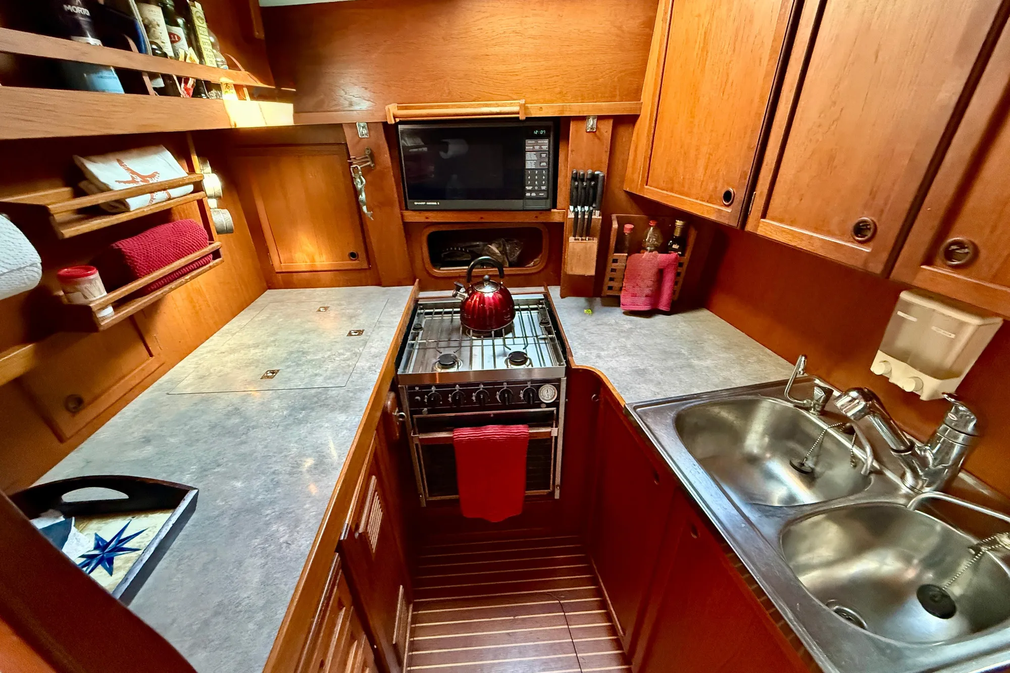 Great U-Shaped galley