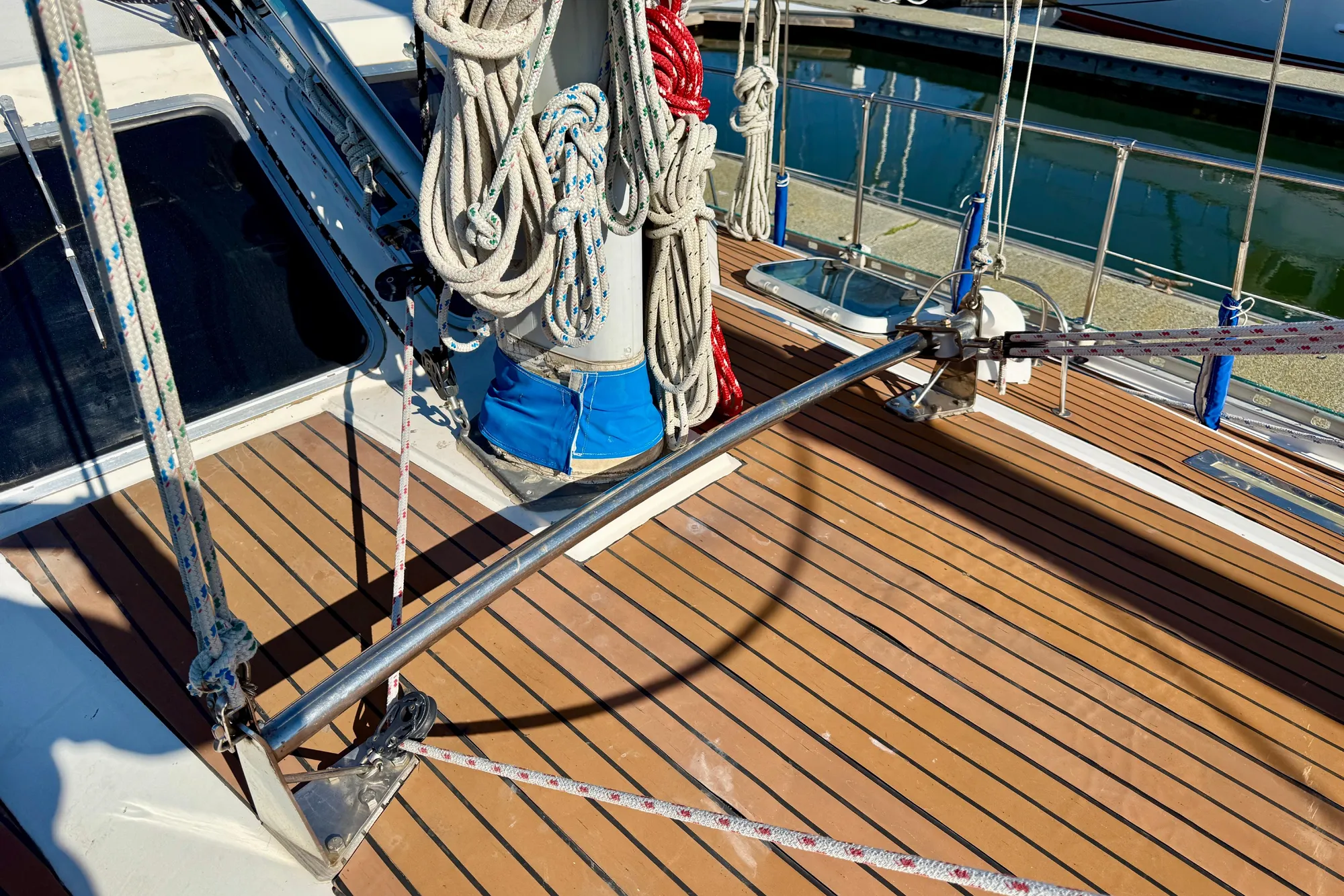 Self tending staysail