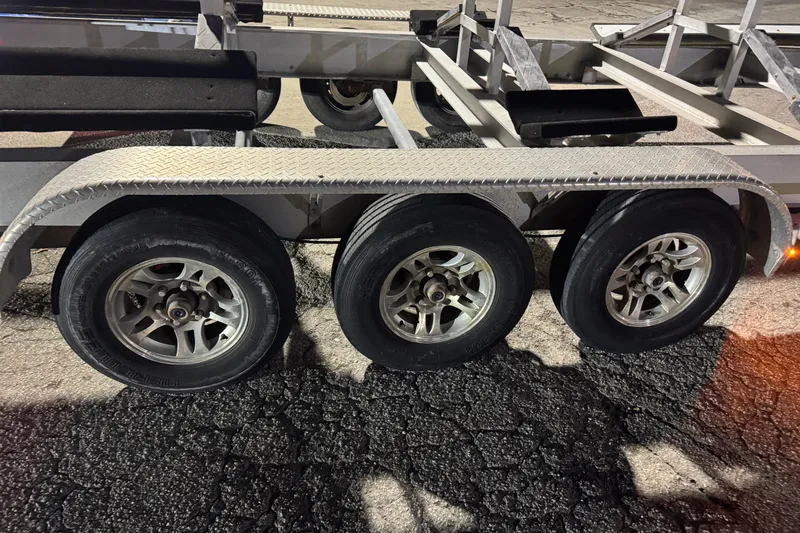  Yacht Photos Pics Triple axle trailer with metal fenders, Freeman 34VH model, 2022.