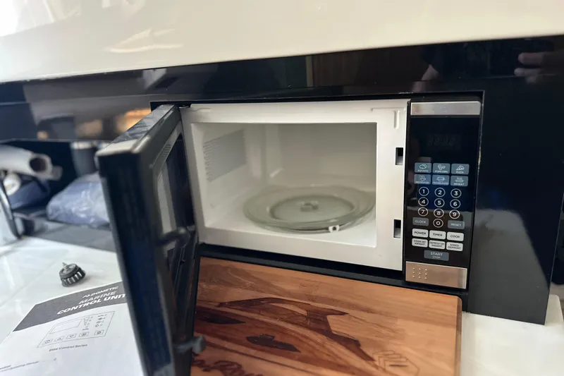 Jet Privé Yacht Photos Pics Open microwave in a 2021 Sea Ray Sundancer 370 Outboard yacht kitchen.