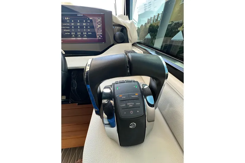 Jet Privé Yacht Photos Pics 2021 Sea Ray Sundancer 370 Outboard helm with advanced controls and display screen.