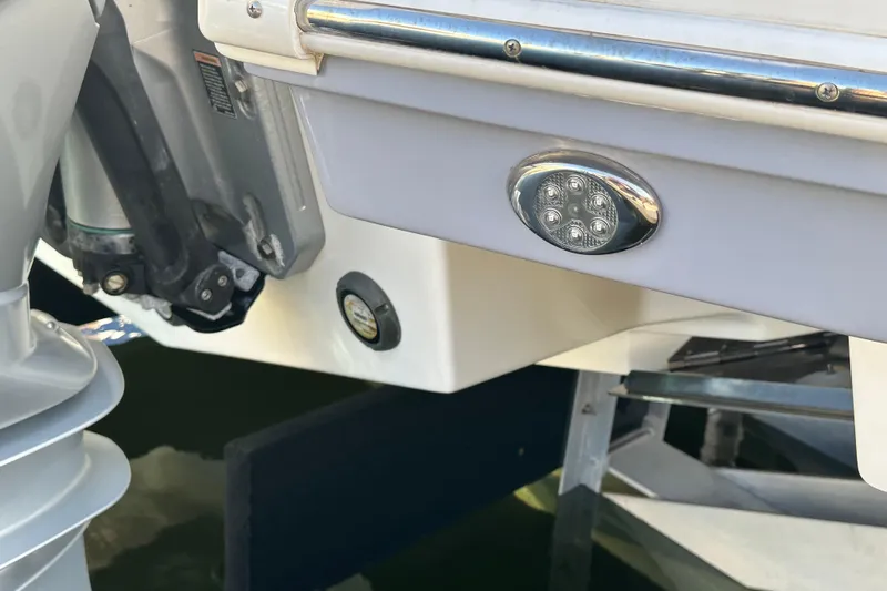 Jet Privé Yacht Photos Pics 2021 Searay 370ob boat stern with LED light and motor detail.