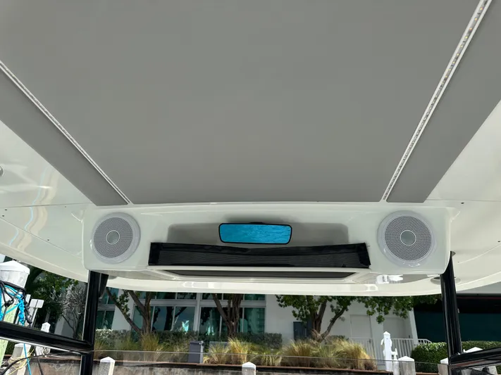 Jebang Yacht Photos Pics 2023 Jeanneau Leader 9.0 CC boat roof with speakers and ventilation system.