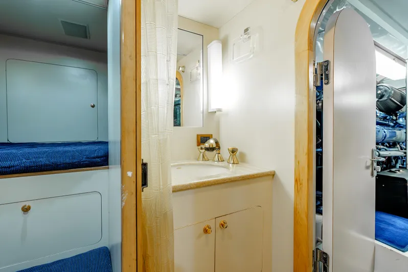 Tiger Spirit Yacht Photos Pics Interior of 1995 Donzi 72 Convertible yacht with bunk beds and bathroom.