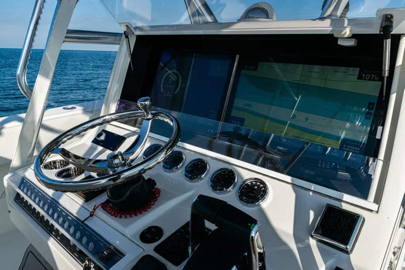  Yacht Photos Pics 2020 SeaVee 390Z boat helm with advanced navigation system and ocean view.