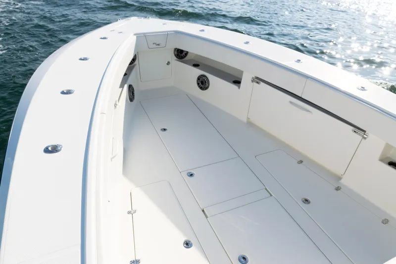  Yacht Photos Pics 2020 SeaVee 390Z boat deck, spacious and sleek design on open water.