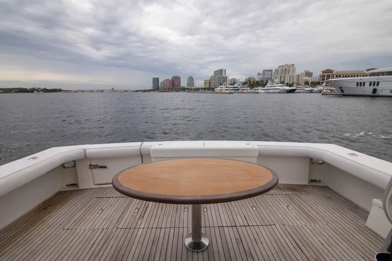 60' Bertram 2004 Yacht Photos Pics Bertram 60  - Cockpit