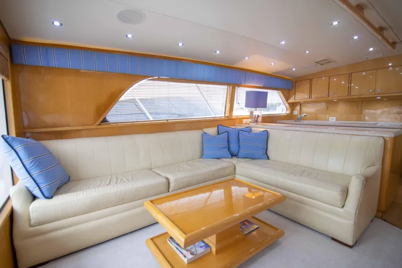 60' Bertram 2004 Yacht Photos Pics Bertram 60 - Salon