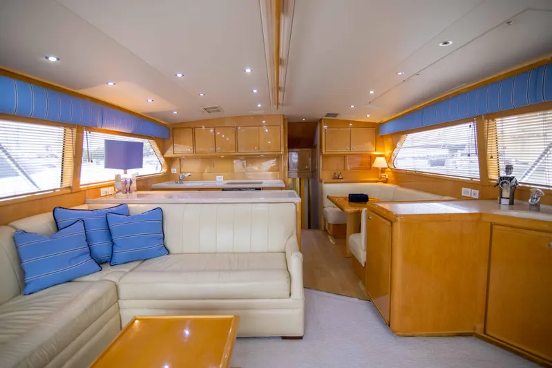 60' Bertram 2004 Yacht Photos Pics Bertram 60 - Salon