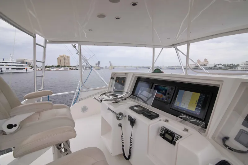 60' Bertram 2004 Yacht Photos Pics Bertram 60 - Helm