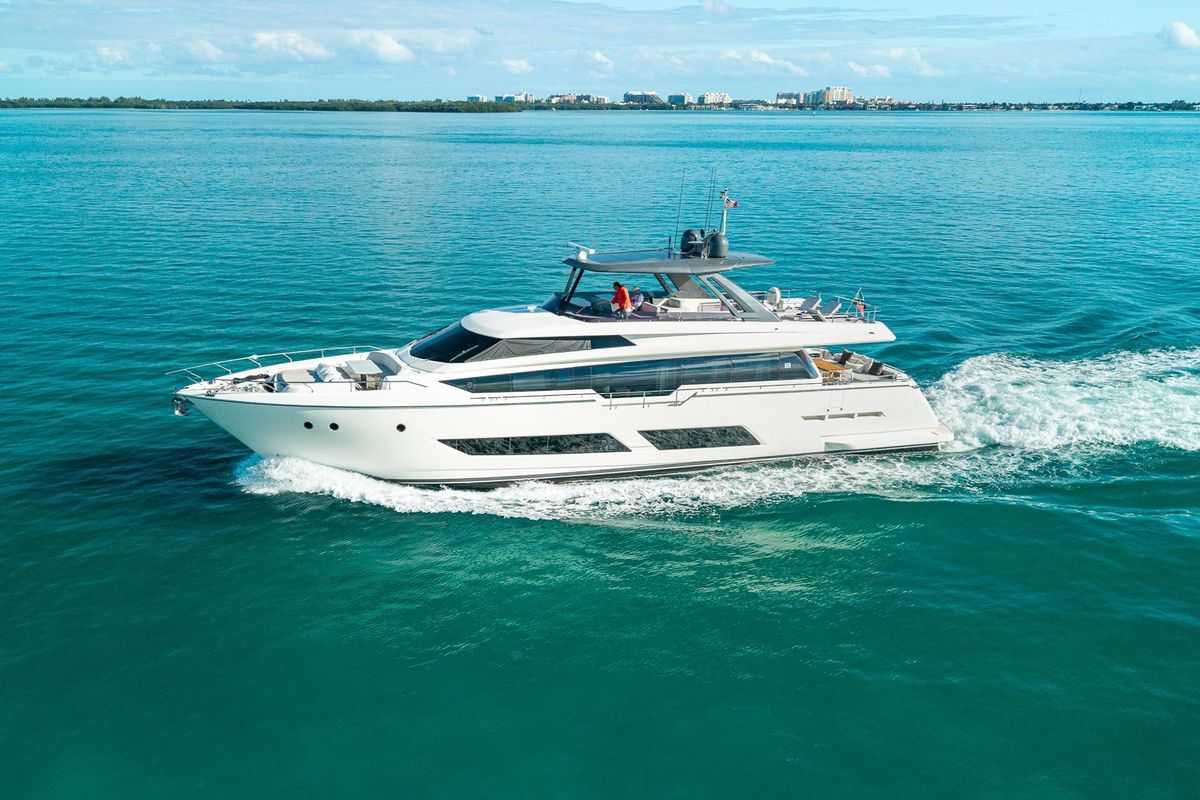 2018 Ferretti Yachts 85 