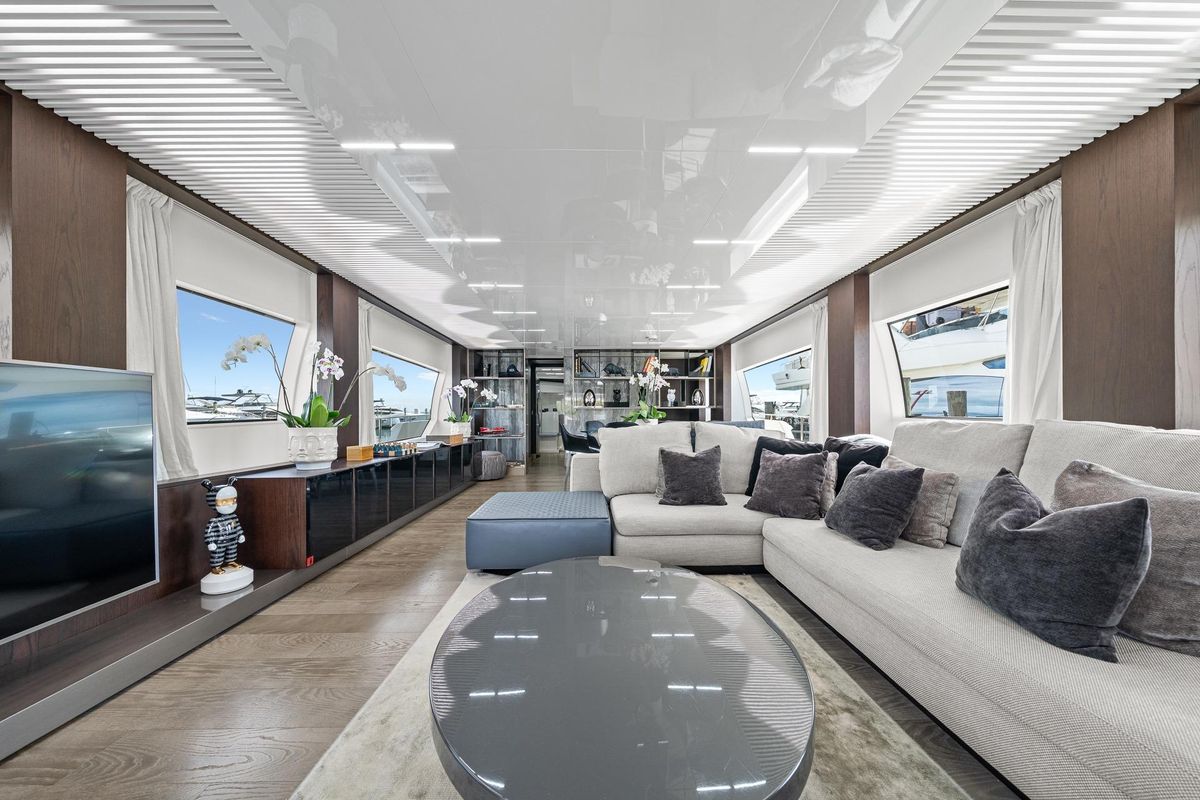 2018 Ferretti Yachts 85 