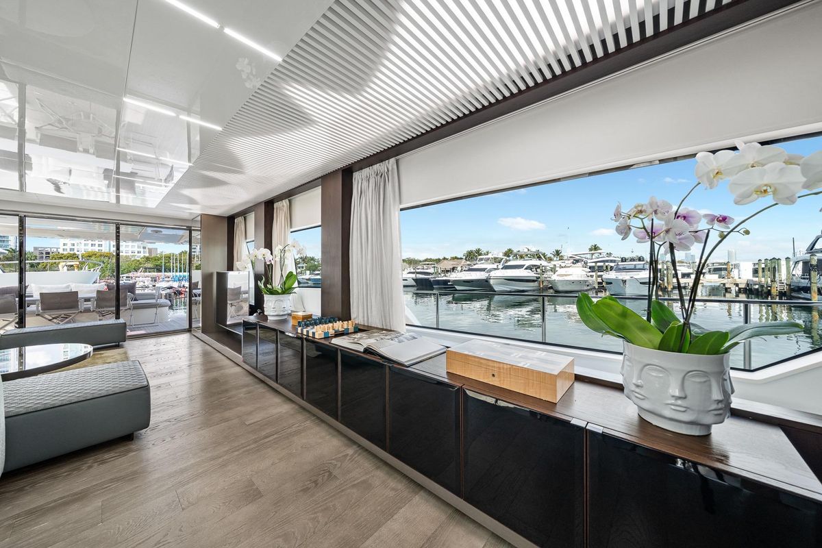 2018 Ferretti Yachts 85 