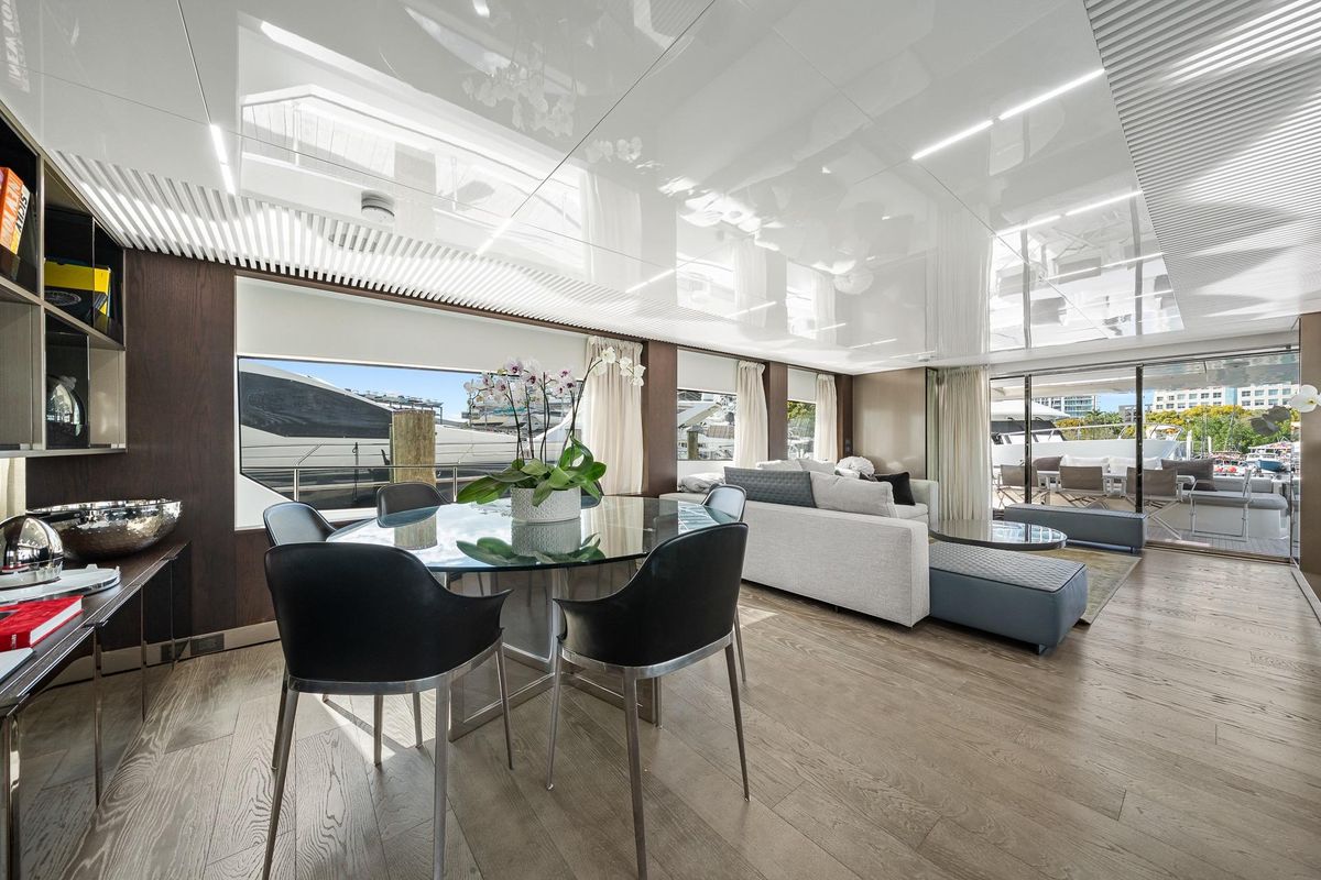 2018 Ferretti Yachts 85 