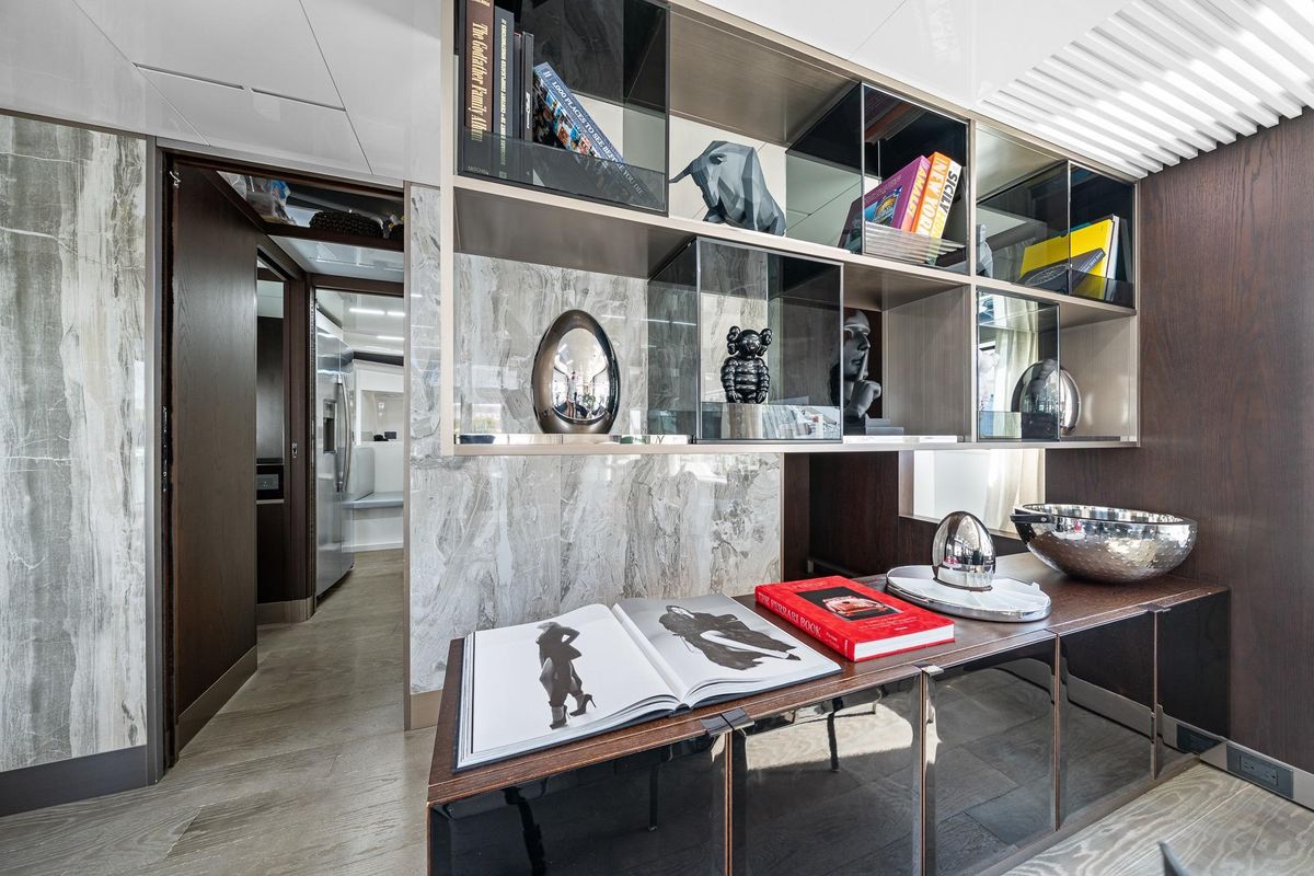 2018 Ferretti Yachts 85 