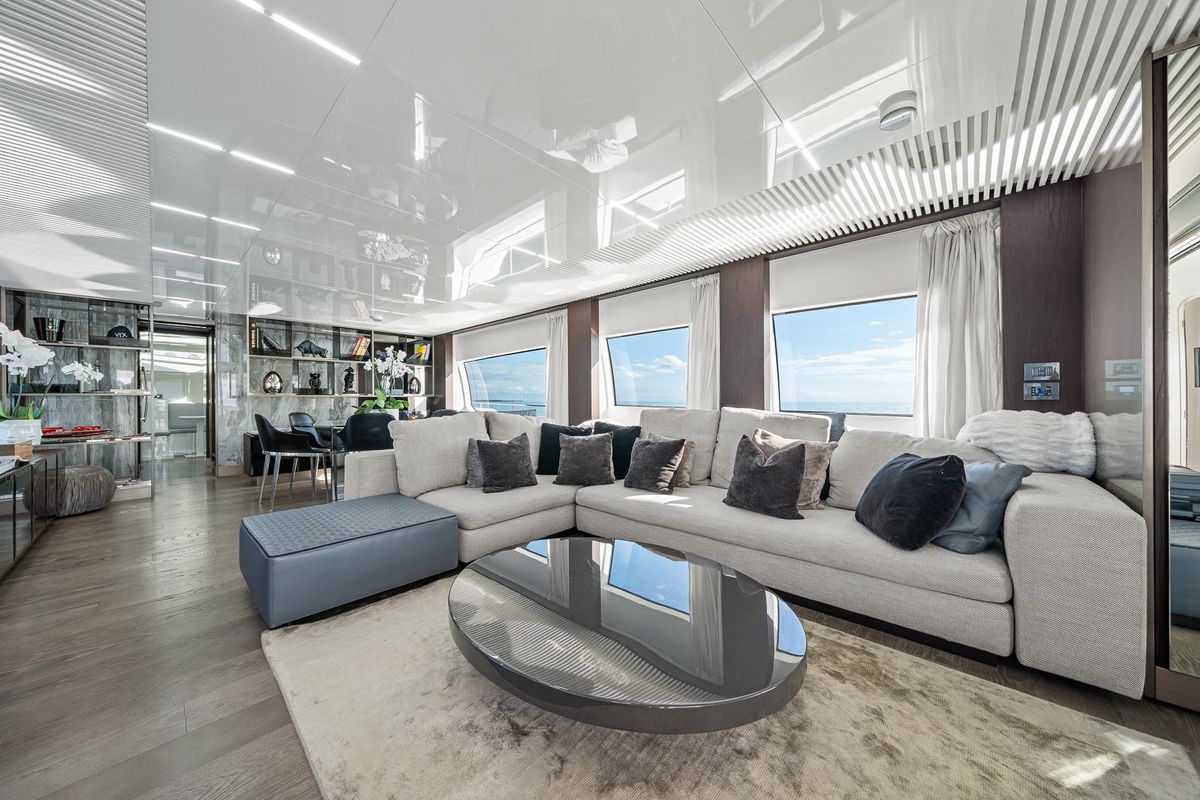 2018 Ferretti Yachts 85 