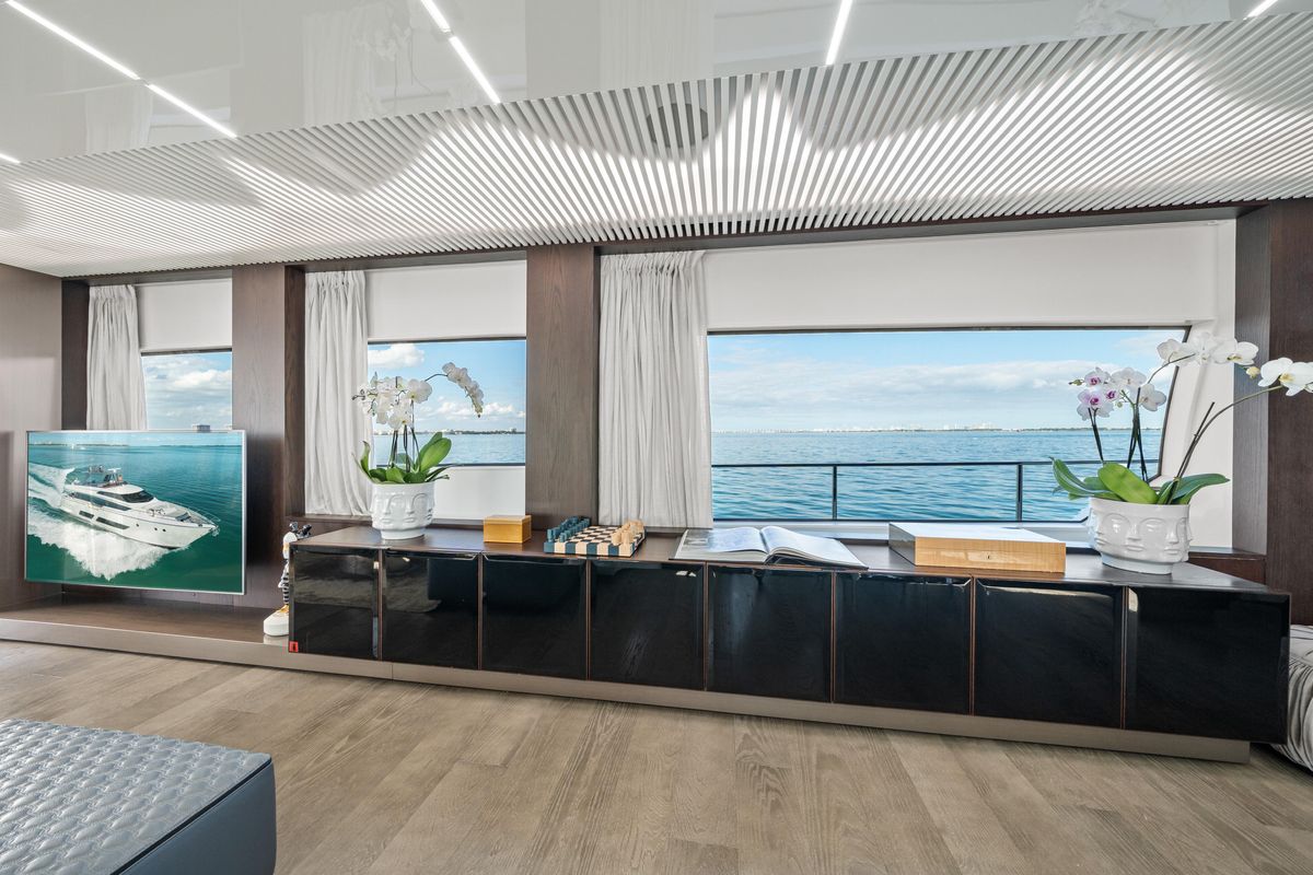 2018 Ferretti Yachts 85 