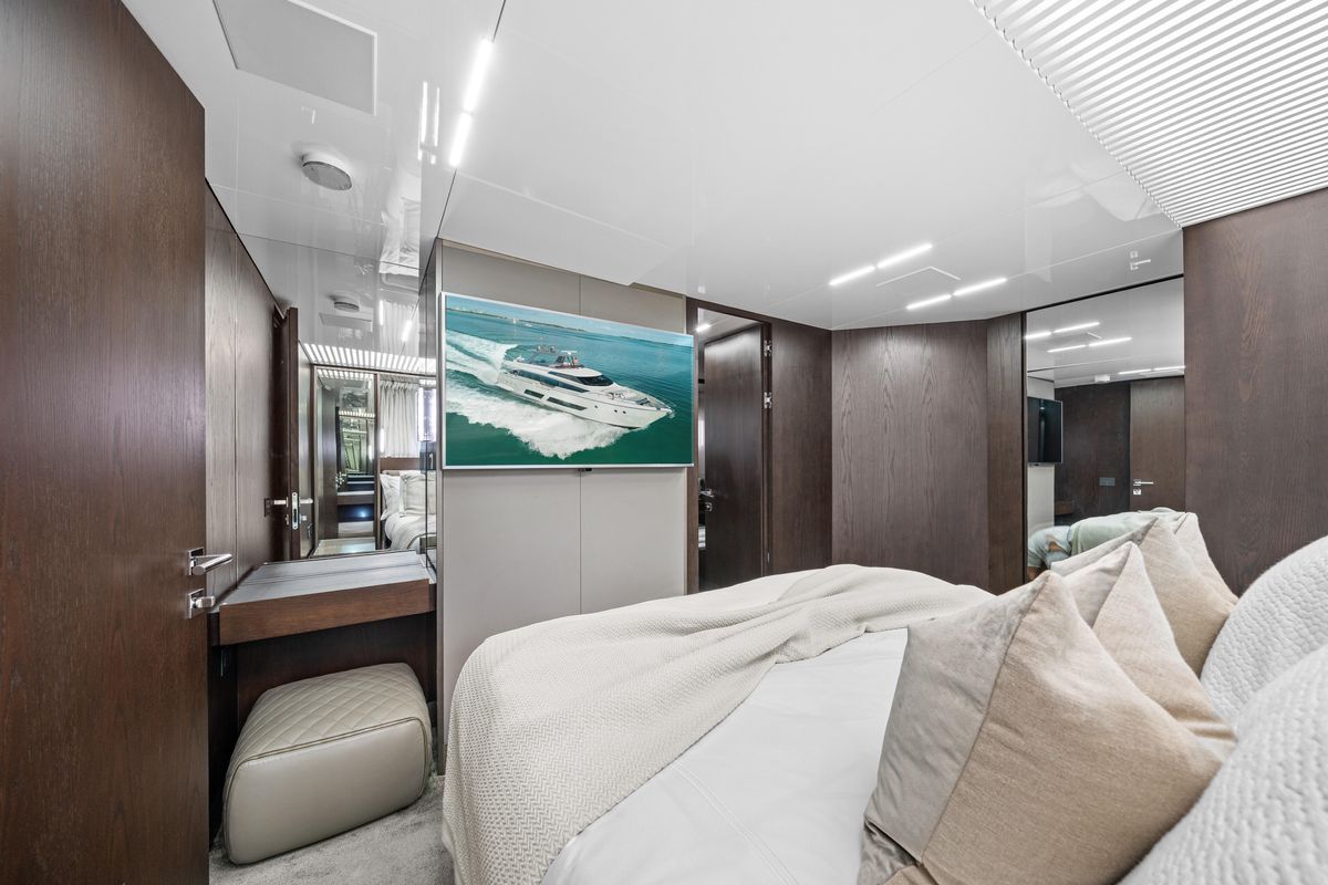 2018 Ferretti Yachts 85 