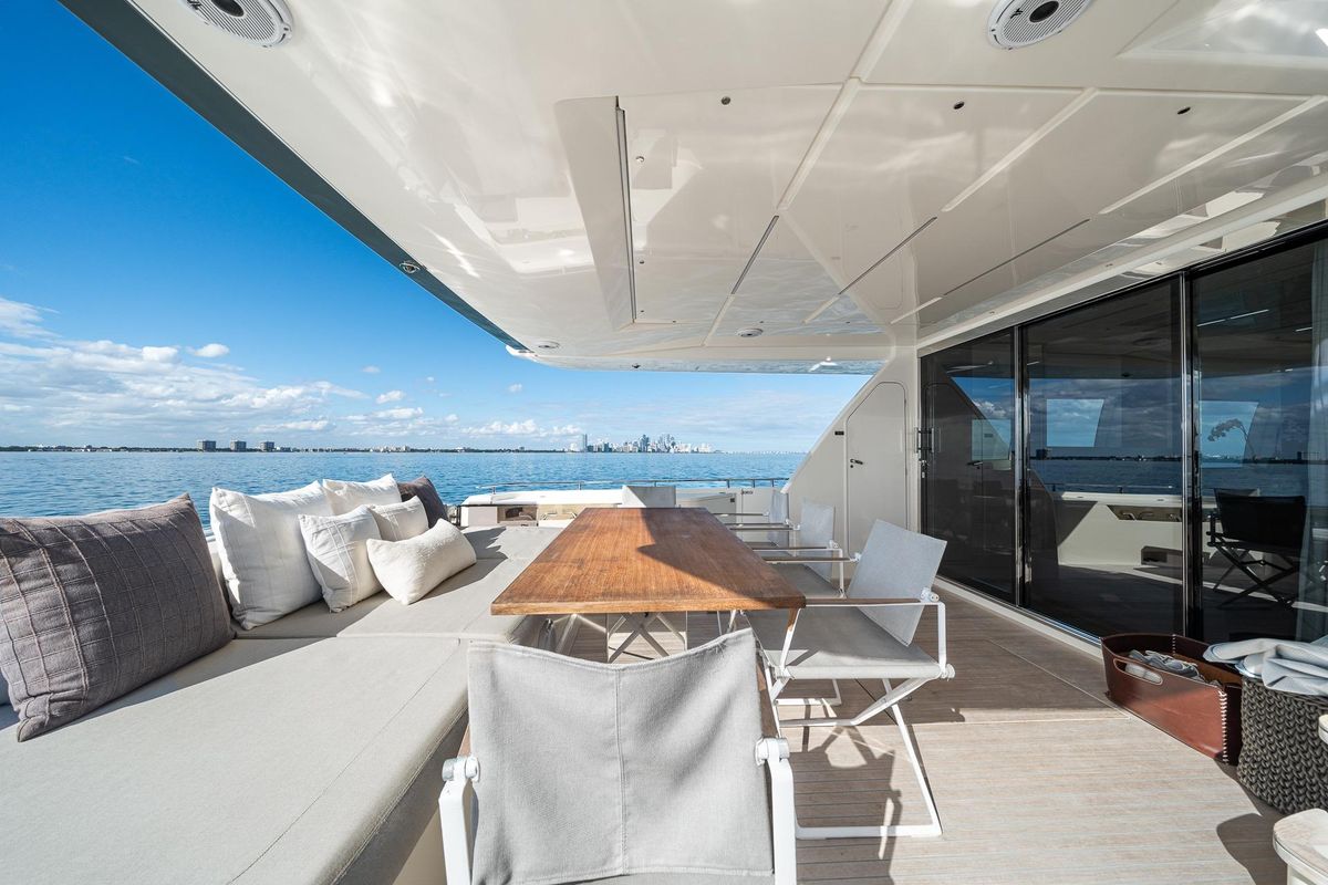 2018 Ferretti Yachts 85 