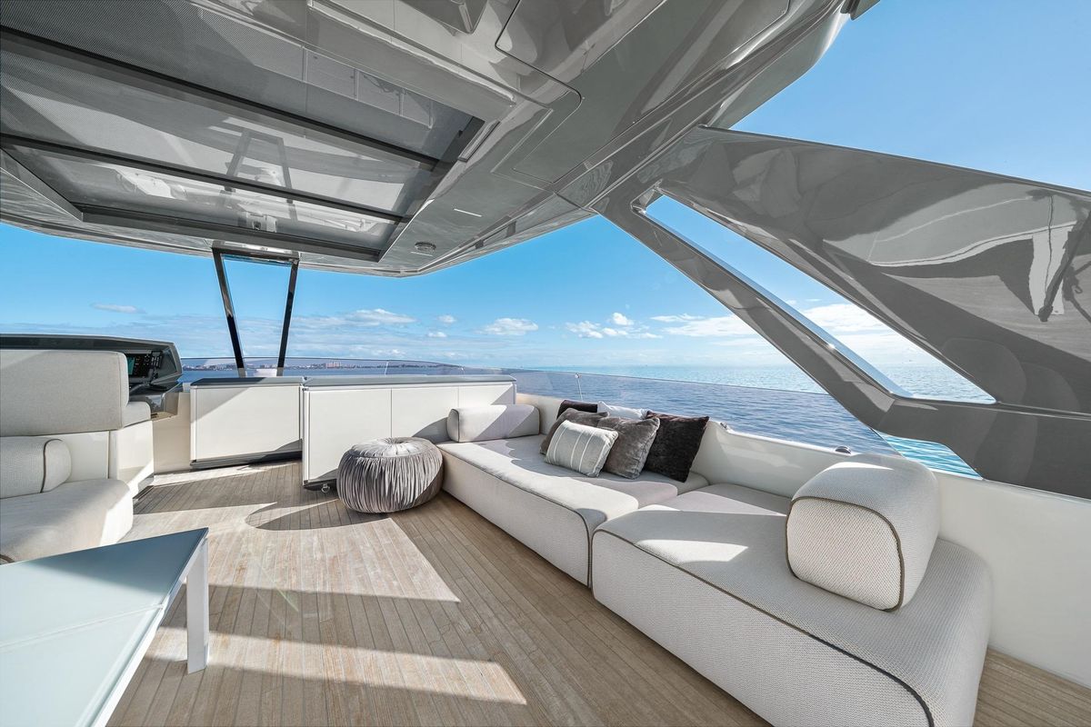 2018 Ferretti Yachts 85 