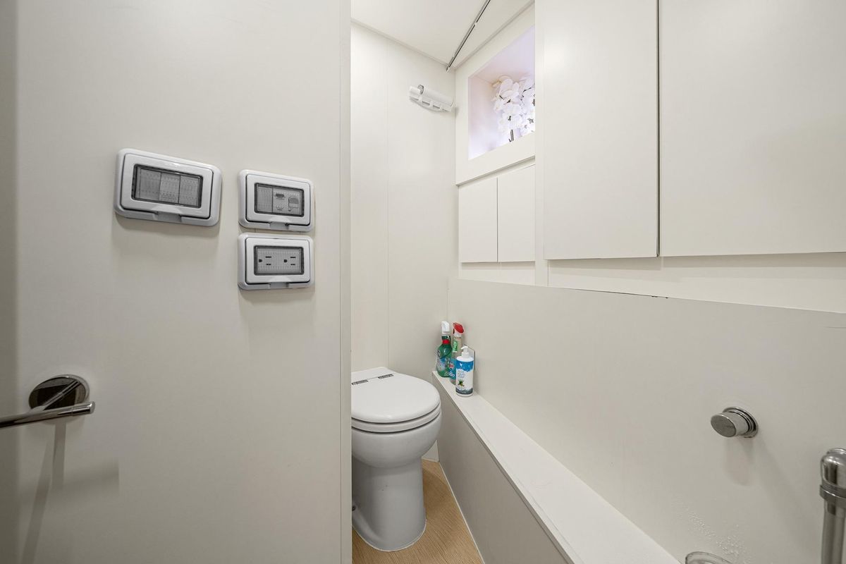 2018 Ferretti Yachts 85 