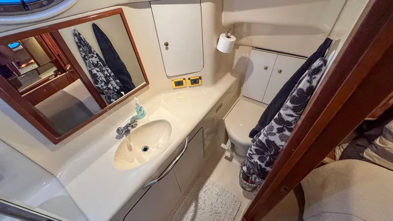 Tiny Dancer Yacht Photos Pics Aft Ensuite Head