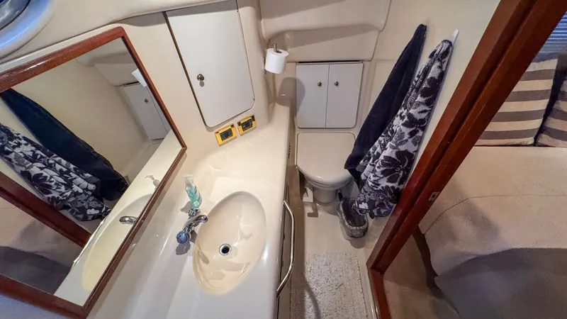 Tiny Dancer Yacht Photos Pics Aft Ensuite Head