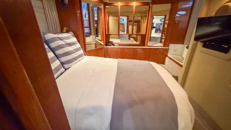 Tiny Dancer Yacht Photos Pics Aft Primary Stateroom