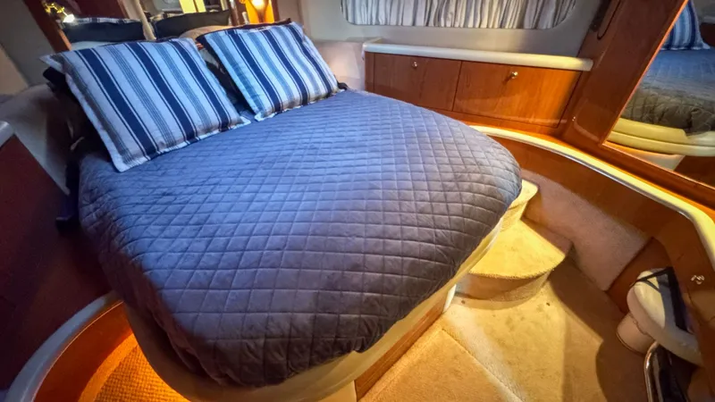 Tiny Dancer Yacht Photos Pics Forward VIP Stateroom